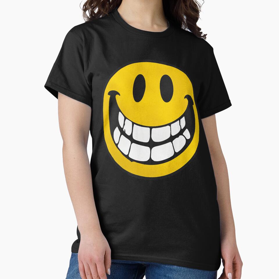 Smiley11 by giggletshirts