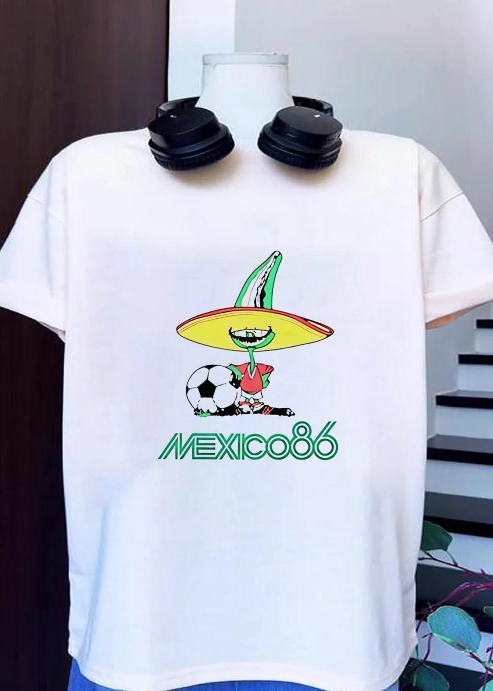 Mexico 86 Pique Mascot Soccer Ball Character Graphic Mens T-Shirt