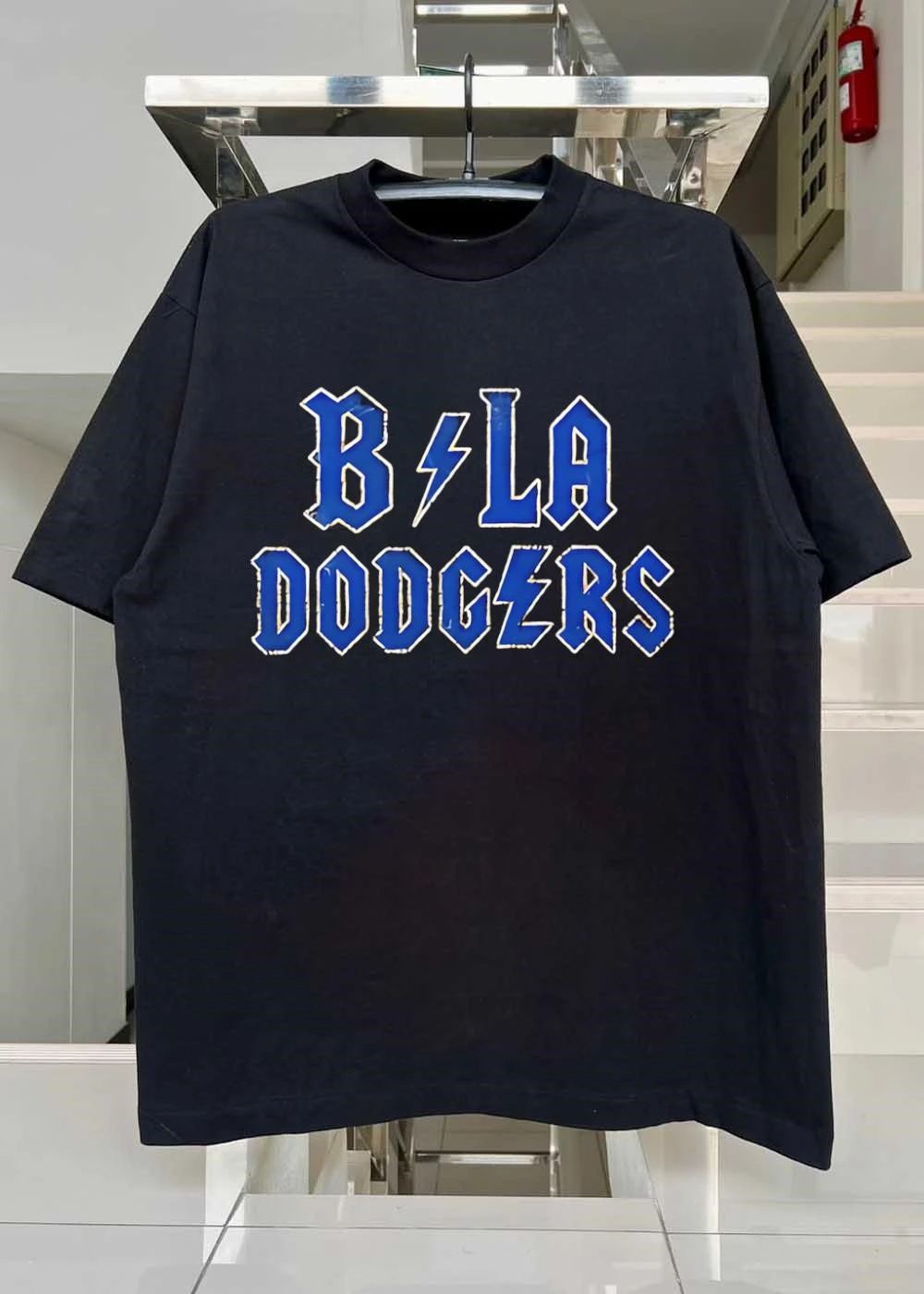 B LA Dodgers Lightning Bolt shirt