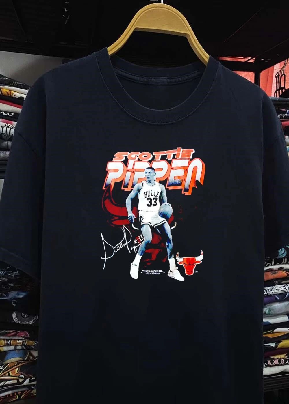 Scottie Pippen #33 Signature Scottie Pippen Dribbling Chicago Bulls T-Shirt