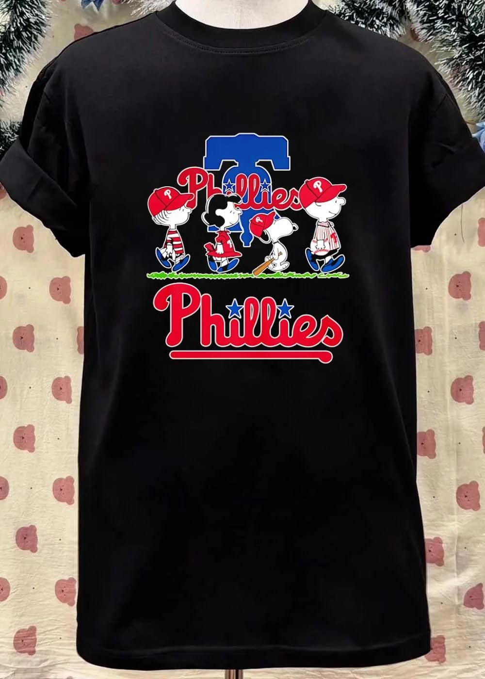 Peanuts Gang Walking Phillies Philadelphia T-Shirt